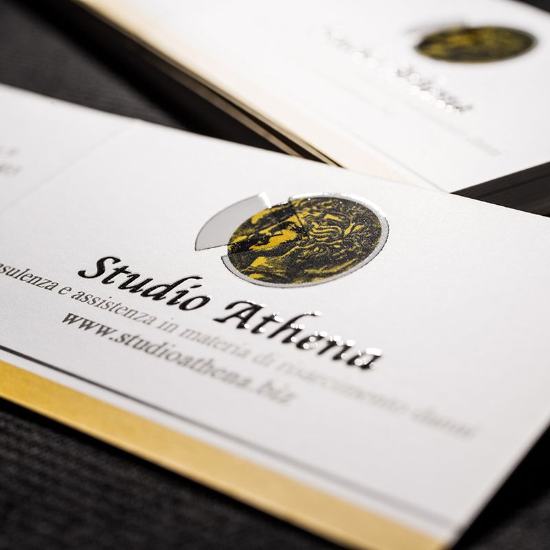 Biglietti da visita nobilitati stampa oro sofisticata dettagli raffinati per immagine professionale. Sprint24.