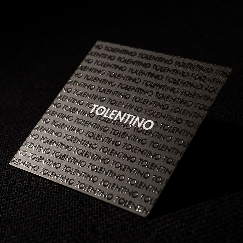 Biglietto da visita professionale rivestimento vernice UV premium finitura lucida riflettente. Sprint24.