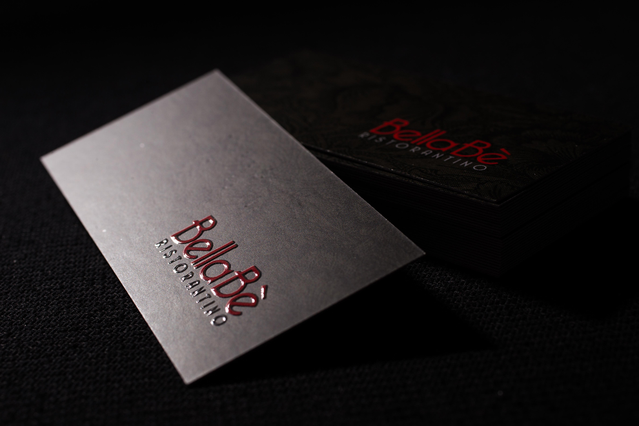 Biglietti da visita ristoranti tipografia rossa elegante carta premium stampa UV lusso. Sprint24.